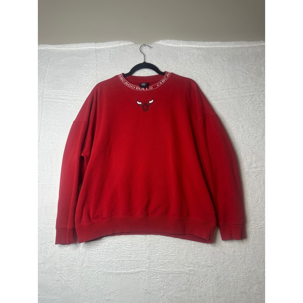 NBA Chicago Bulls UNK Red Crewneck Sweatshirt Embroidered Logo Mens Large